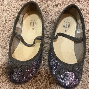 Baby gap size 6 blue flat